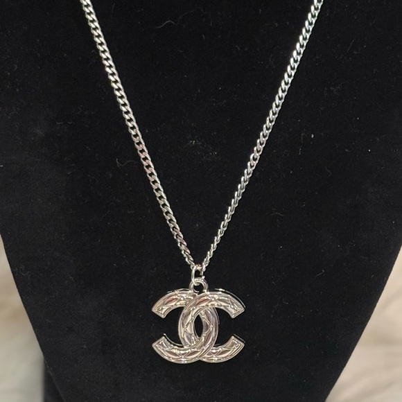 Jewelry - Chanel Stamped Zipper pull on unbranded beautiful silver chain